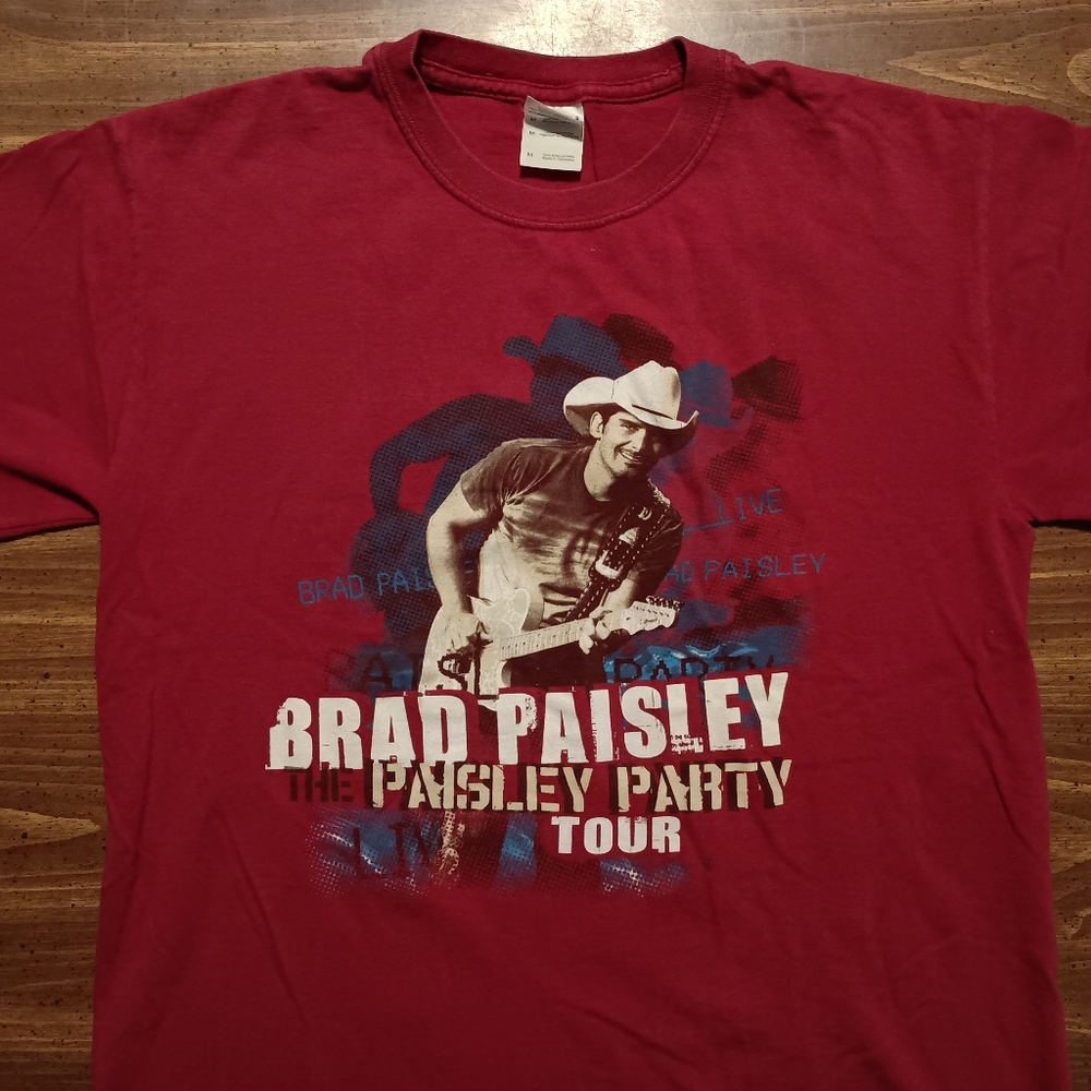 BRAD PAISLEY CONCERT T-SHIRT - Medium // Country Music Tour Tee Shirt Party Rare